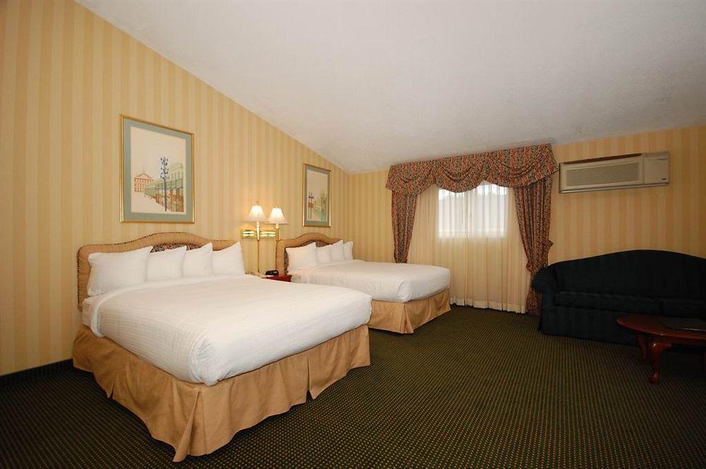 Best Western Plus, The Inn At Hampton Room photo